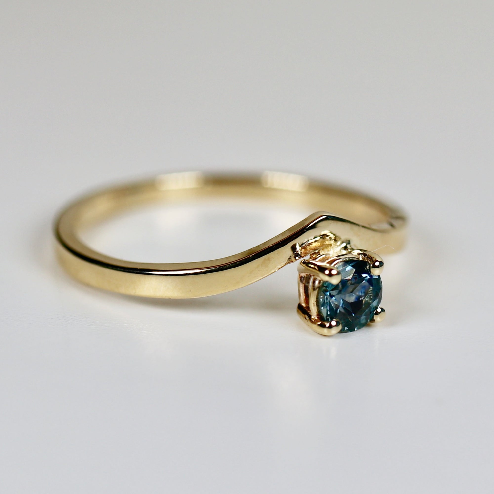 Blue Montana Sapphire V Shaped Ring 14k White Gold