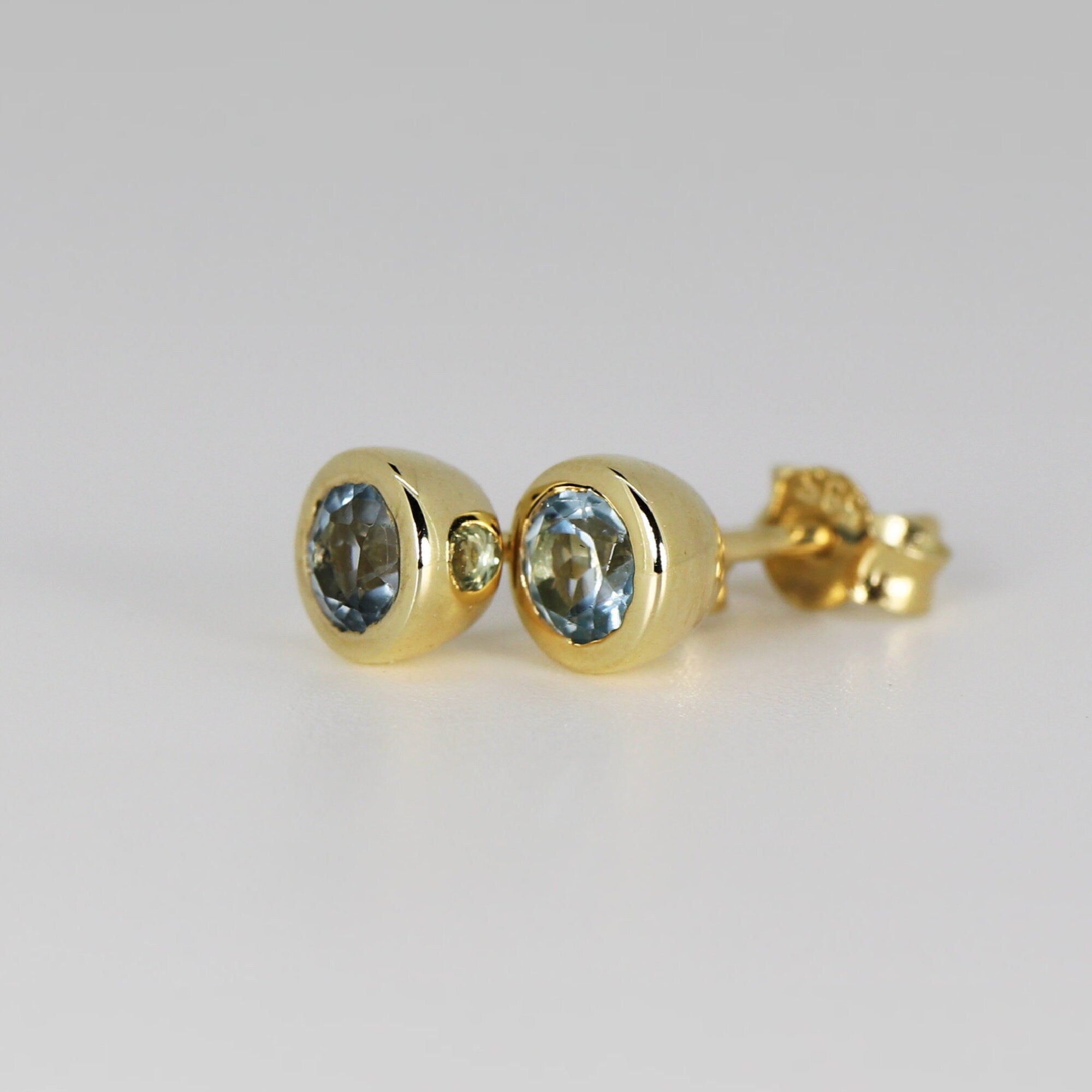14k Gold Bezel Set Aquamarine Stud Earrings