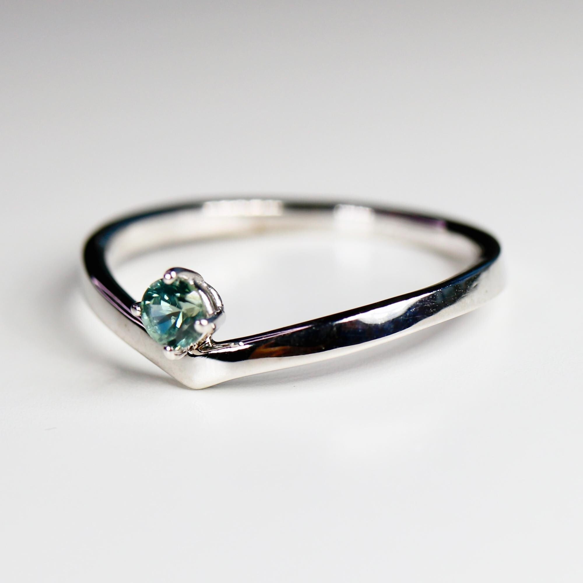 Montana Sapphire V Shaped Ring 14k White Gold