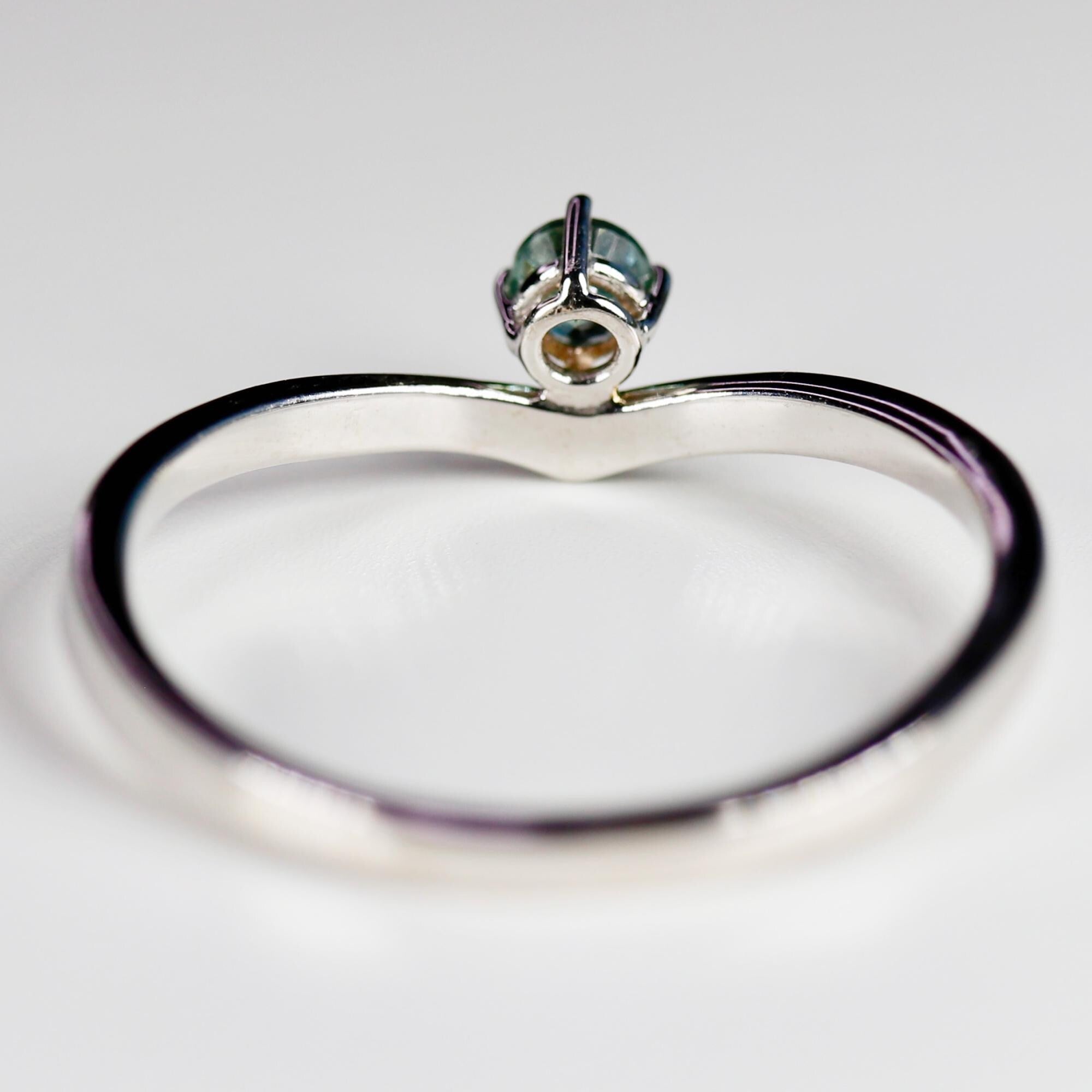 Montana Sapphire V Shaped Ring 14k White Gold