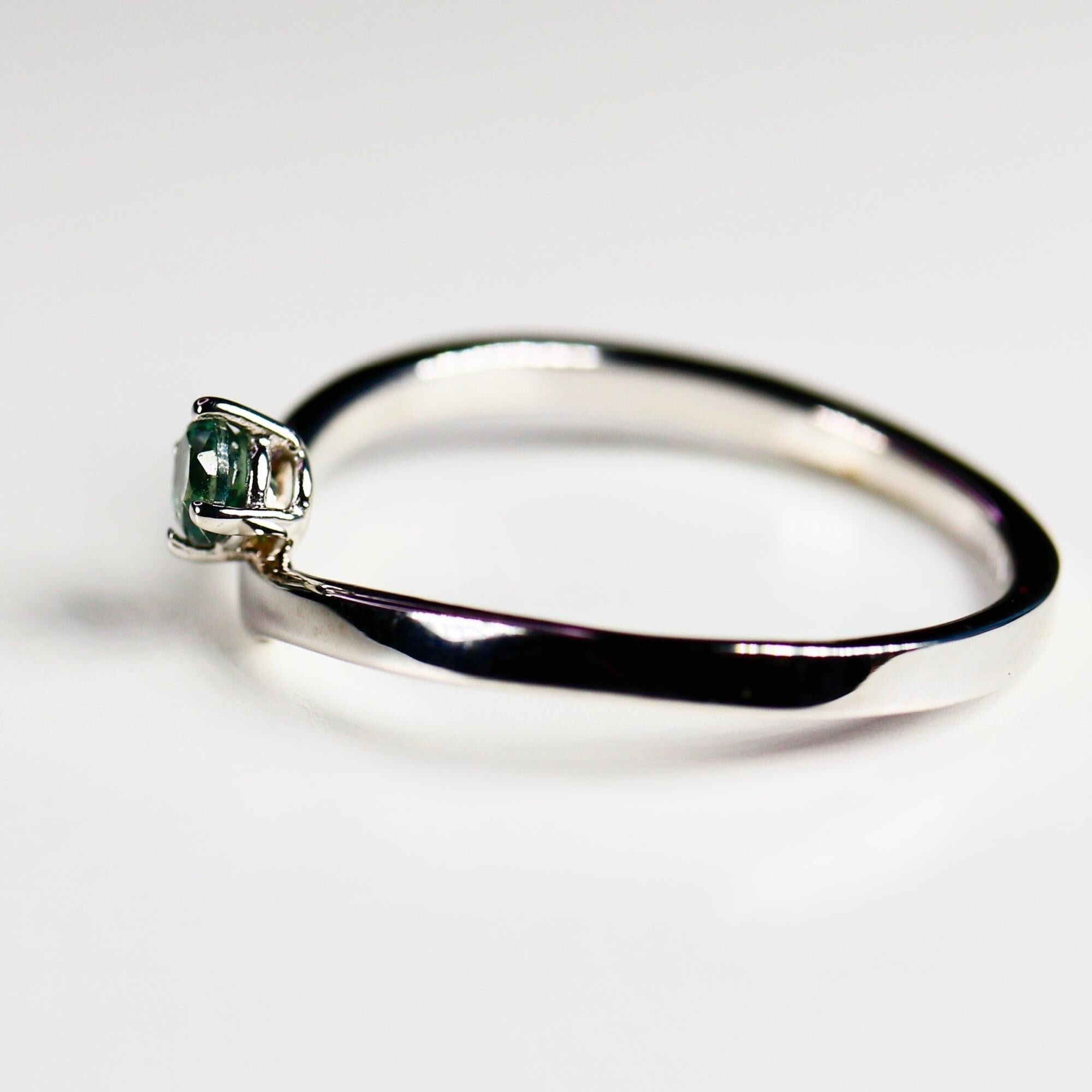 Montana Sapphire V Shaped Ring 14k White Gold