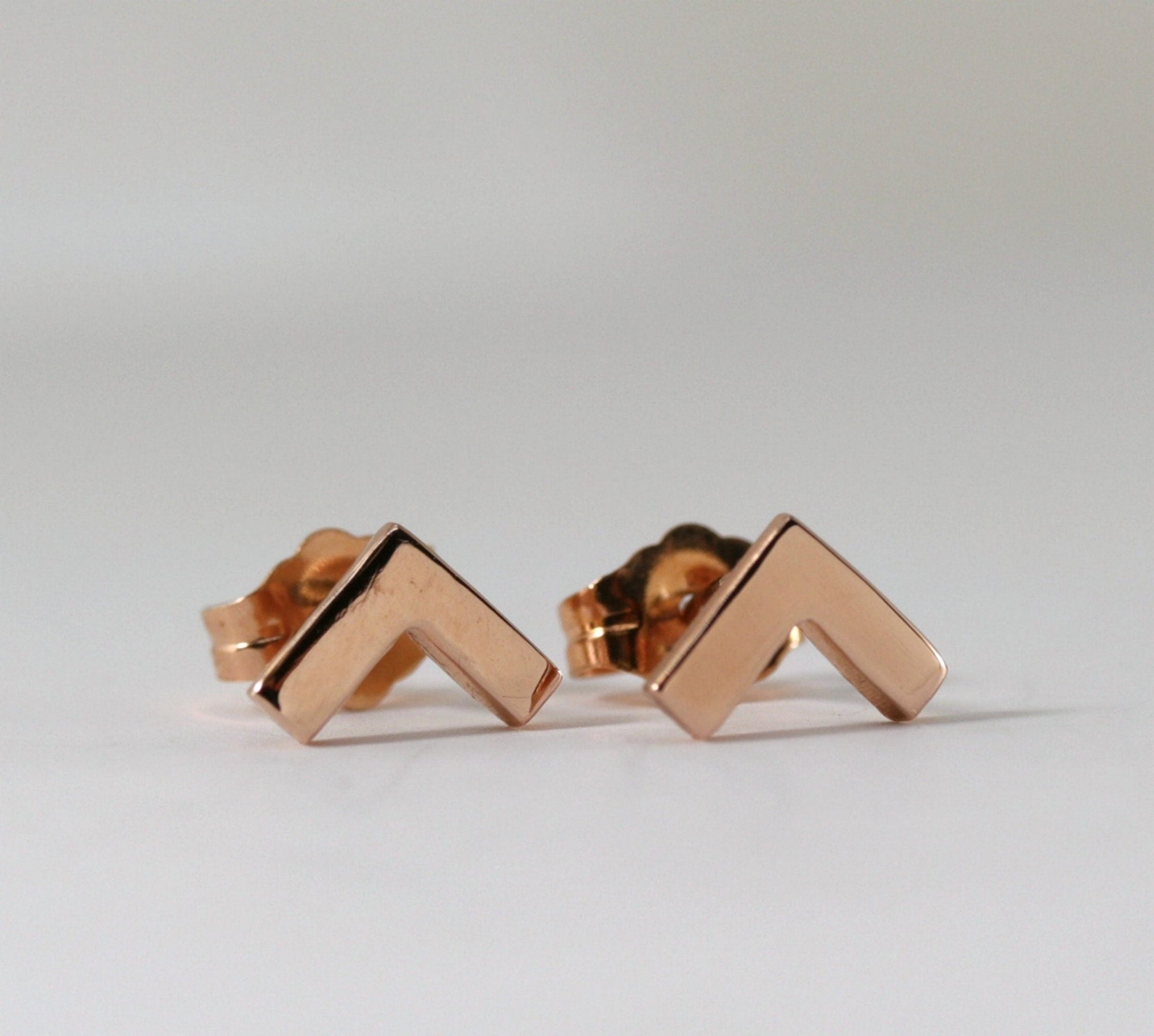 14k Solid Gold Chevron Stud Earrings - Melt'm Jewelry