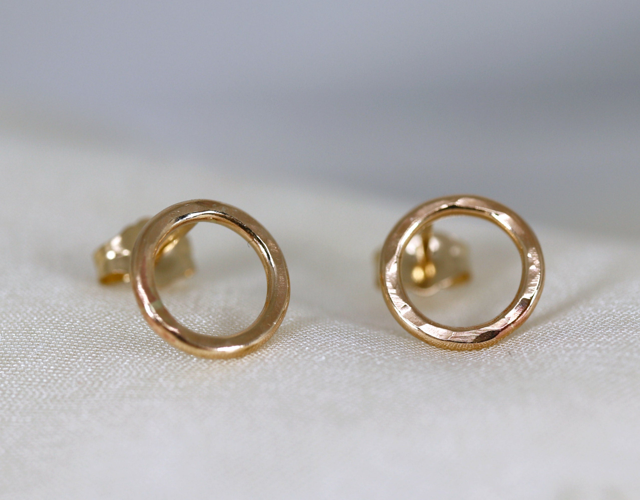 Hammered Gold Circle Stud Earrings – Melt'm Jewelry