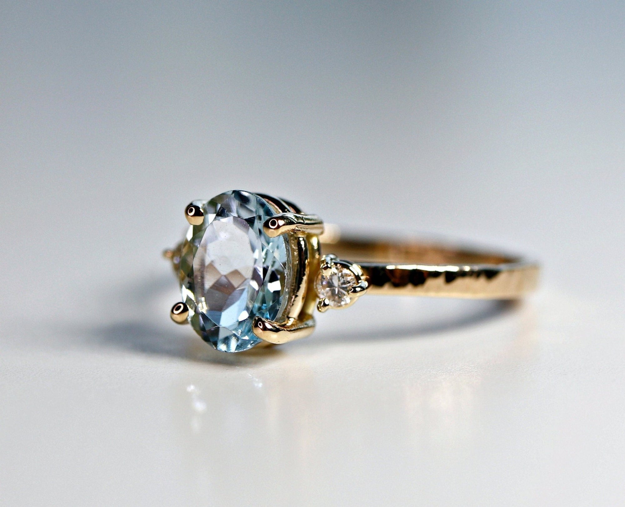 Oval Aquamarine Engagement Ring with two Accent Diamonds (7x5 mm) - Melt'm Jewelry