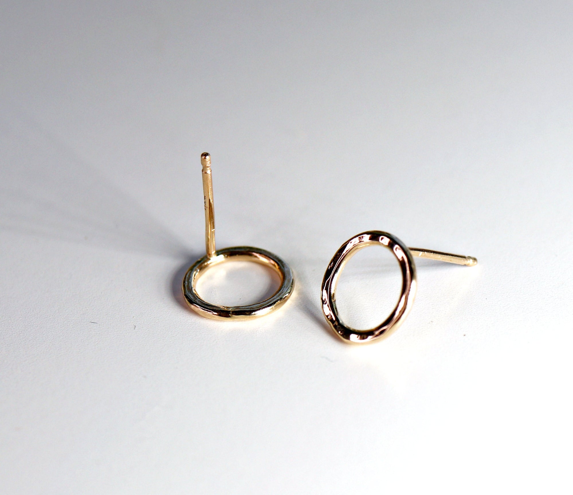 14k Hammered Gold Circle Stud Earrings