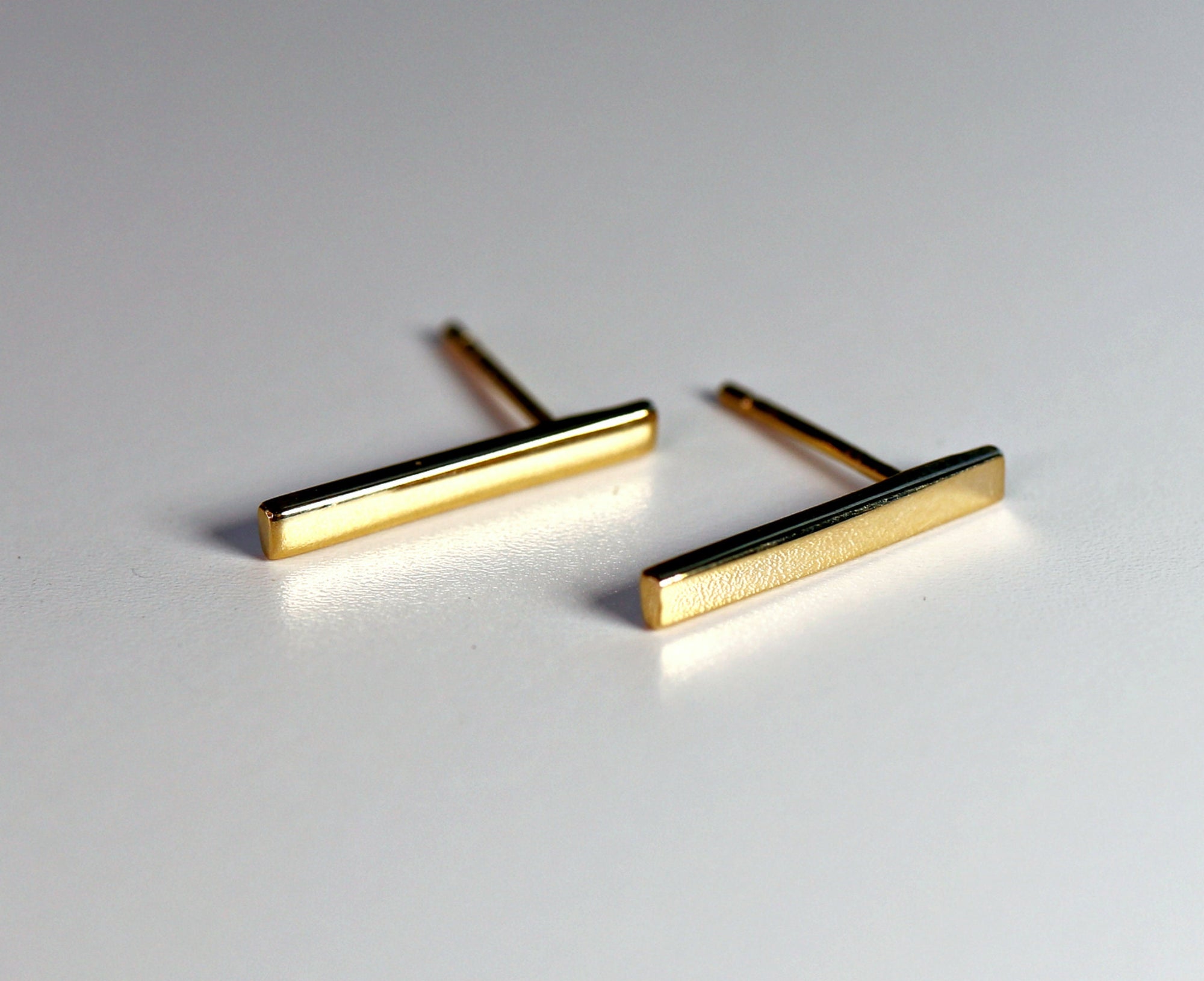 14k Solid Gold Bar Stud Earring