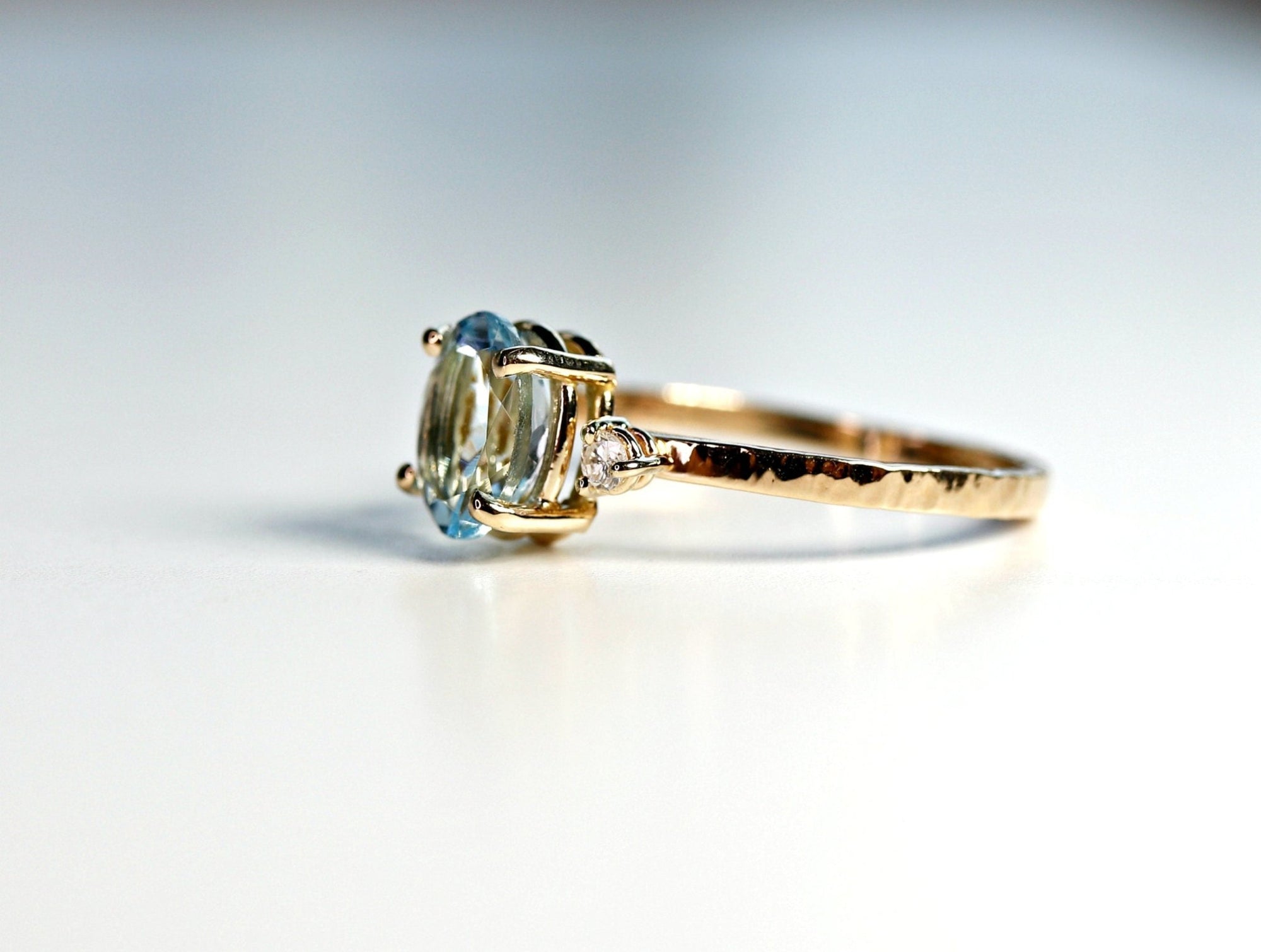 Oval Aquamarine Engagement Ring with two Accent Diamonds (7x5 mm) - Melt'm Jewelry