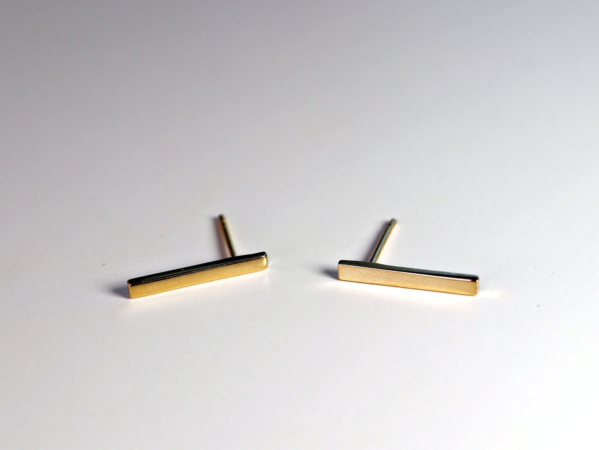 14k Solid Gold Bar Stud Earring