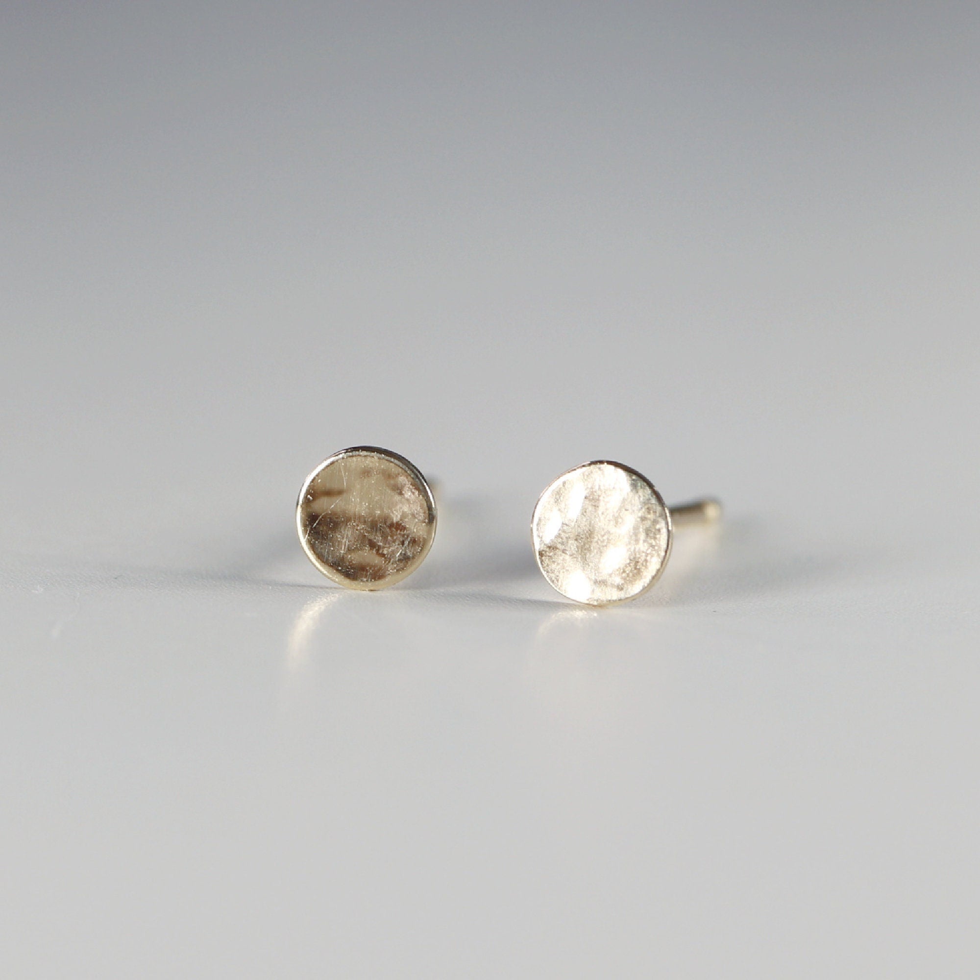 14k Solid Gold Stud Earrings - 4mm Hammered Disc Studs - Melt'm Jewelry