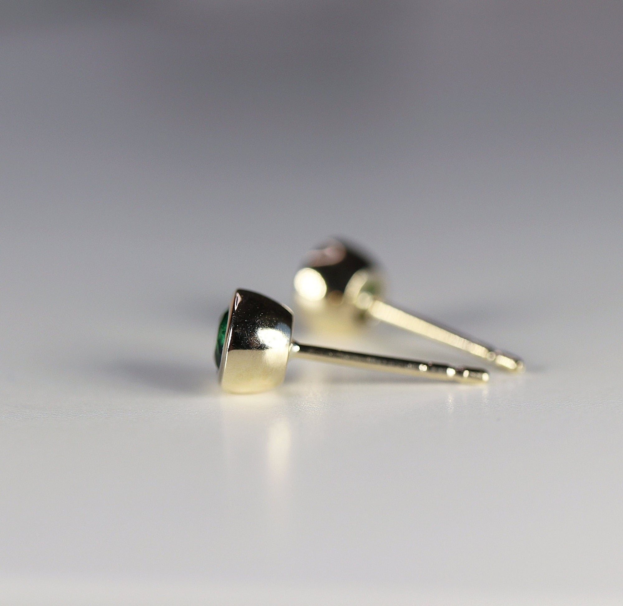 14k Gold Bezel Set Emerald Stud Earrings - Melt'm Jewelry