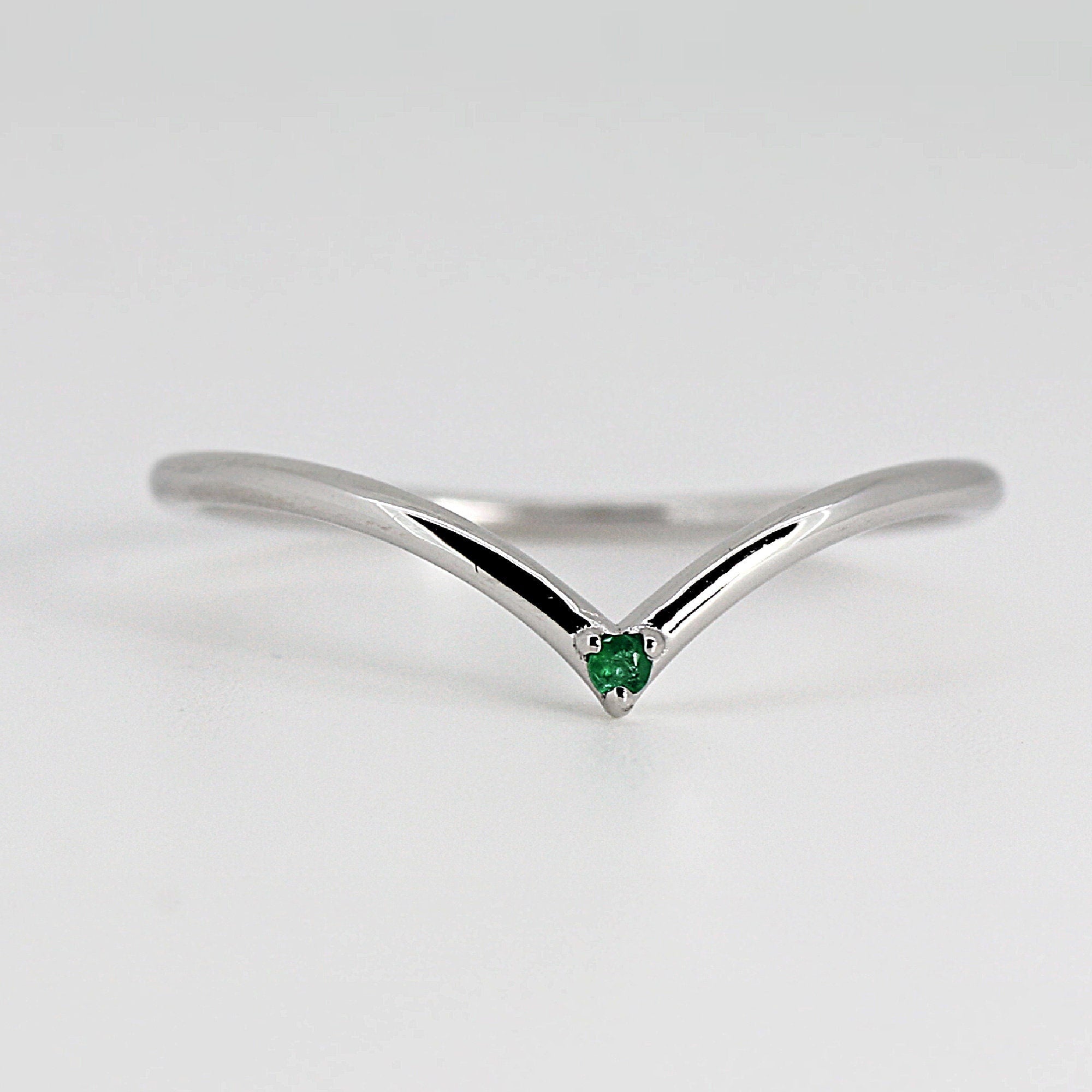 14k Solid Gold Dainty V Diamond Wedding Band - Melt'm Jewelry