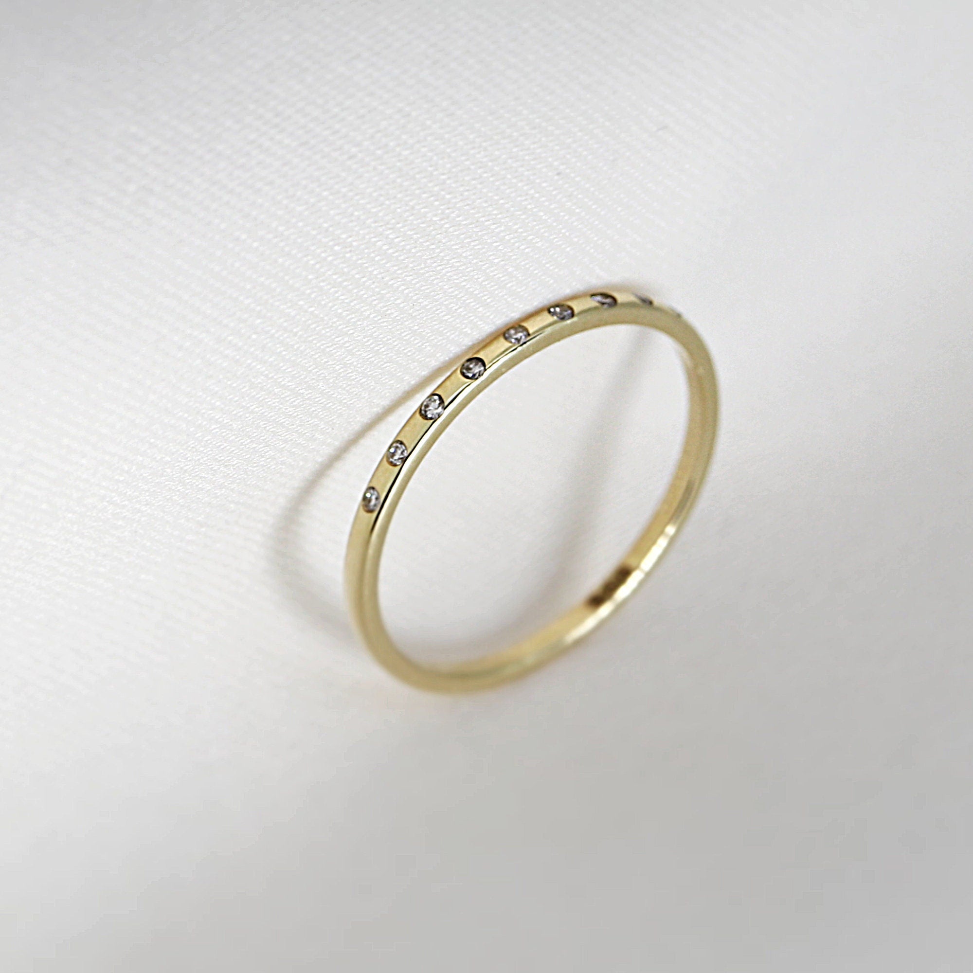 Flush Set Diamond Wedding Band - 1.5 mm - Melt'm Jewelry