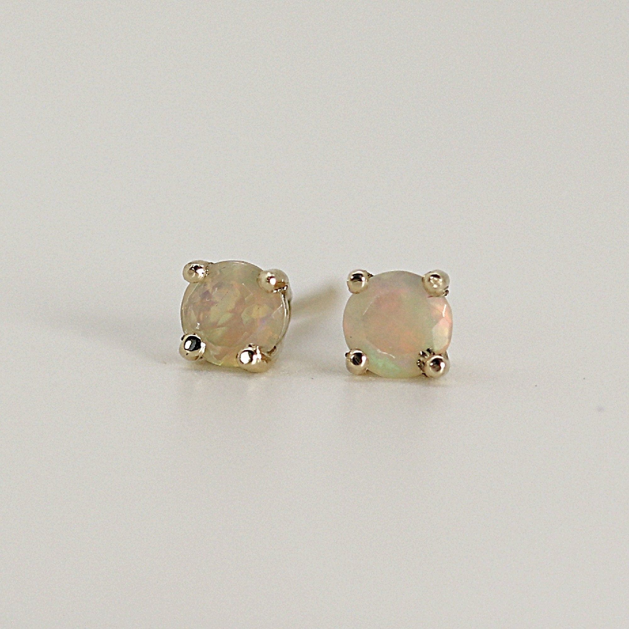 Round Cut Opal Stud Earrings 14k Gold - Melt'm Jewelry