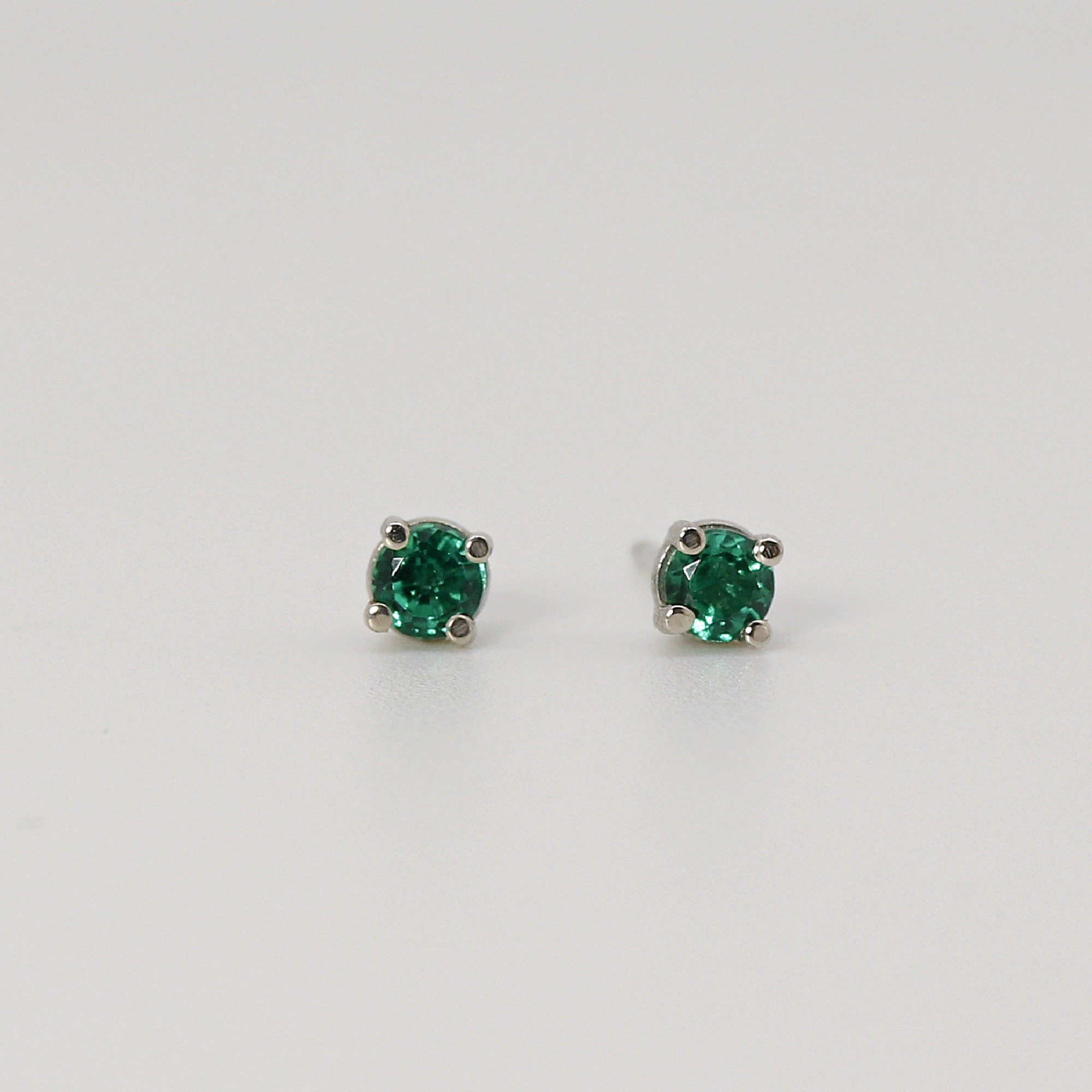 Delicate Emerald Stud Earrings in 14k Gold (Yellow, White or Rose Gold) - Melt'm Jewelry