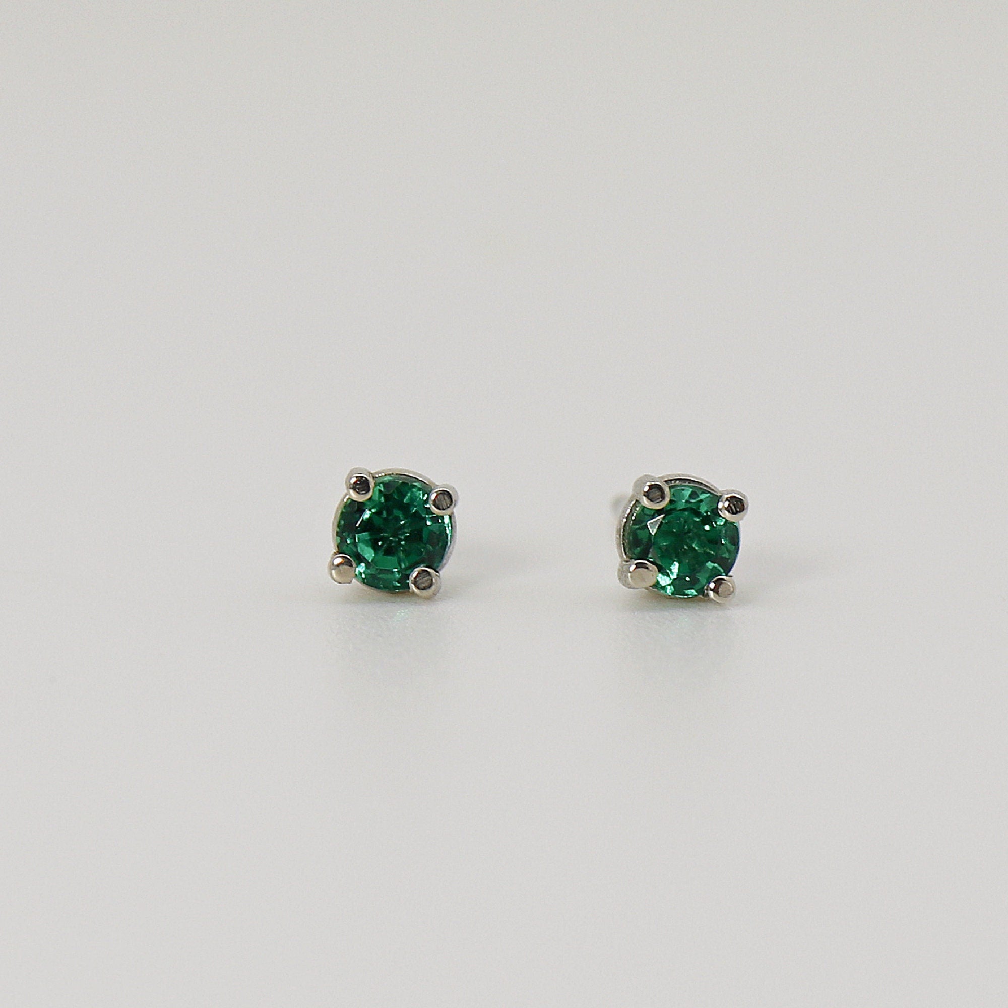 Delicate Emerald Stud Earrings in 14k Gold (Yellow, White or Rose Gold) - Melt'm Jewelry