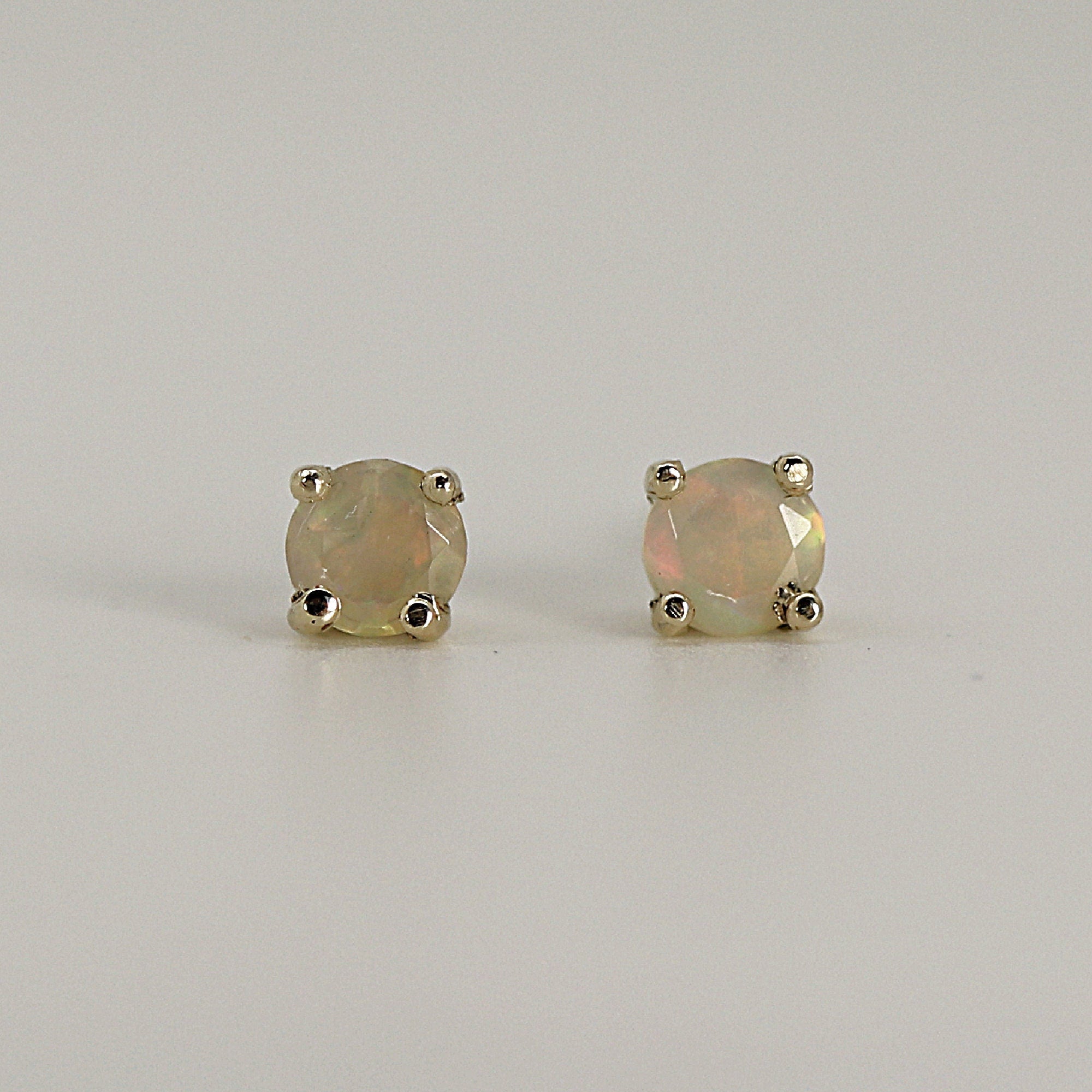Round Cut Opal Stud Earrings 14k Gold - Melt'm Jewelry