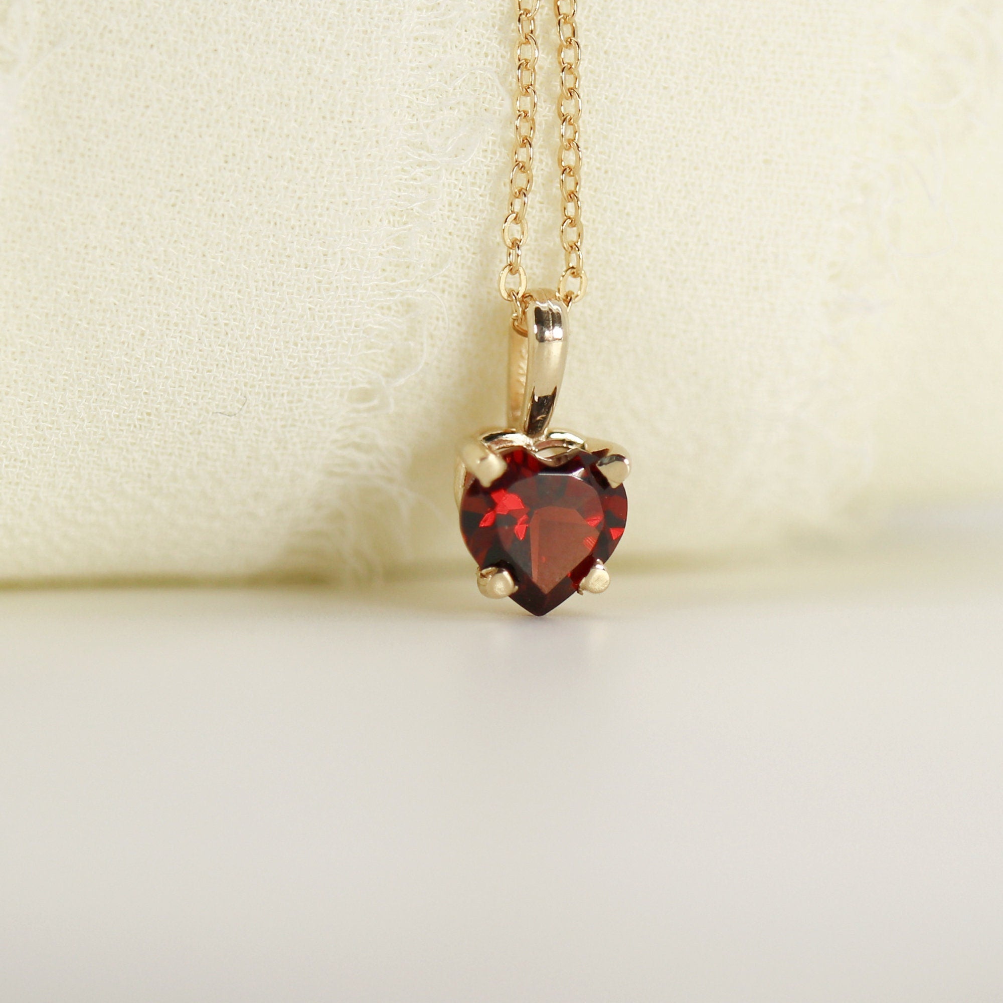 Minimalist Heart Garnet Necklace 14k Solid Gold - Melt'm Jewelry