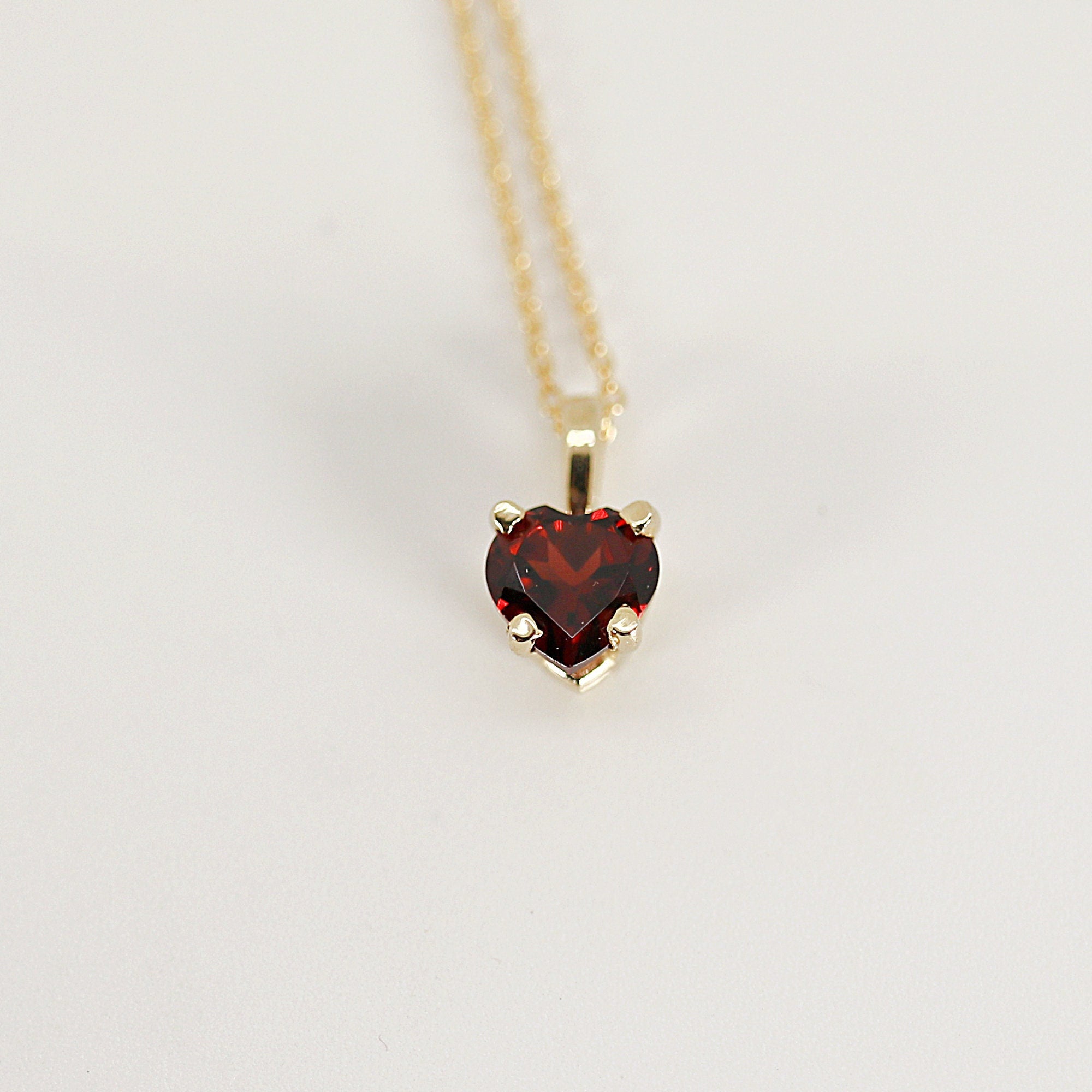 Minimalist Heart Garnet Necklace 14k Solid Gold - Melt'm Jewelry