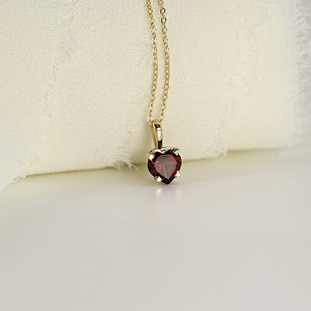 Minimalist Heart Garnet Necklace 14k Solid Gold - Melt'm Jewelry