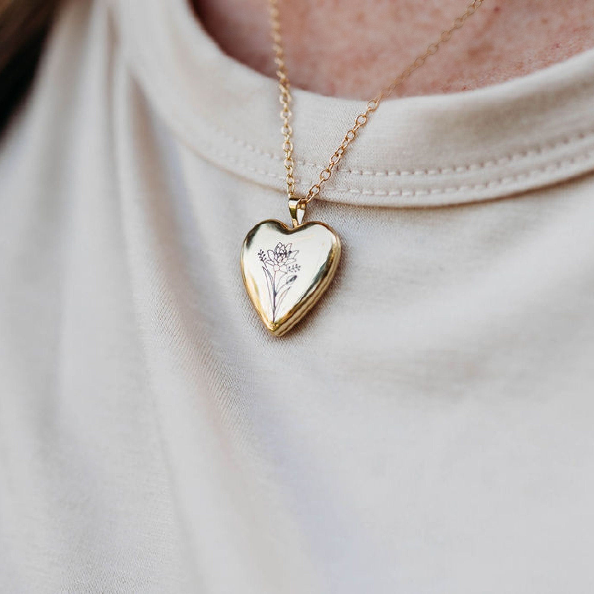 Personalized Birth Flower Heart Locket Necklace, Memorial Photo Pendant Necklace - Melt'm Jewelry