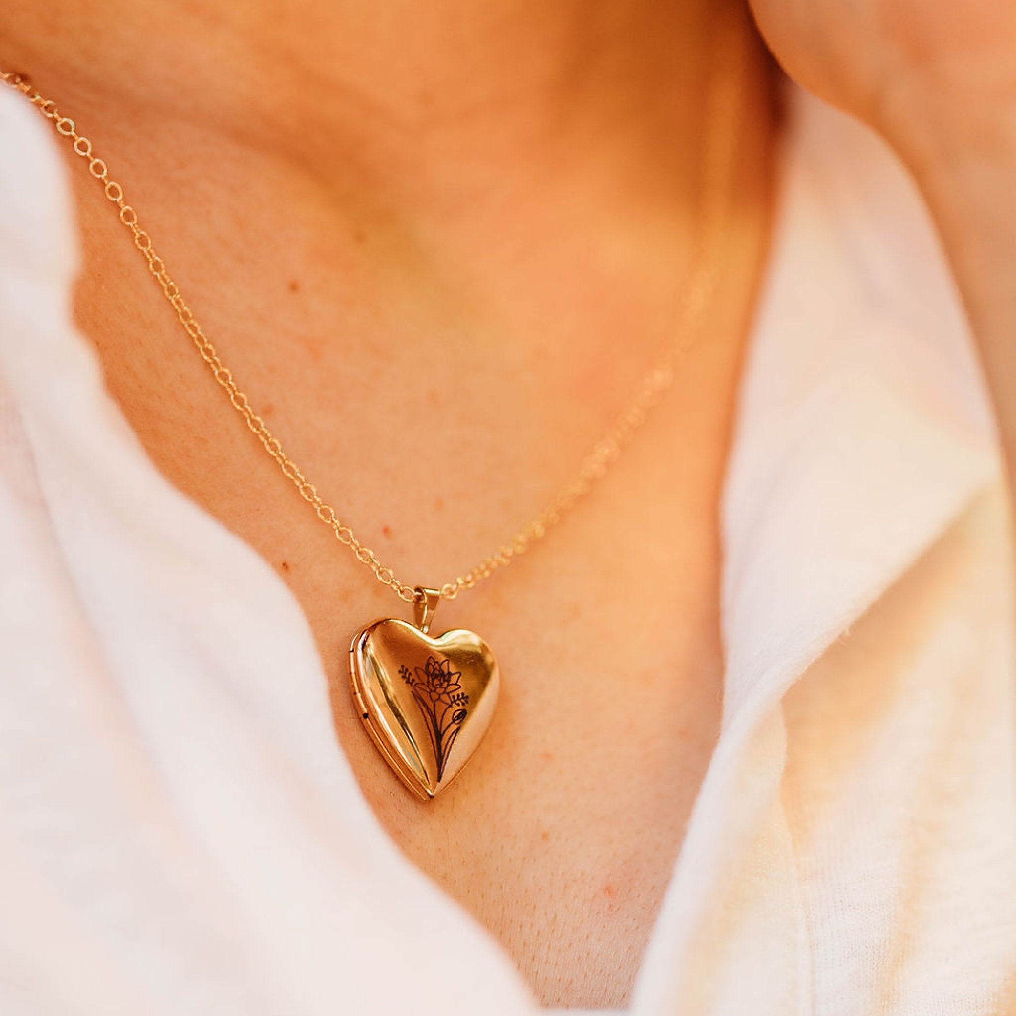 Personalized Birth Flower Heart Locket Necklace, Memorial Photo Pendant Necklace - Melt'm Jewelry