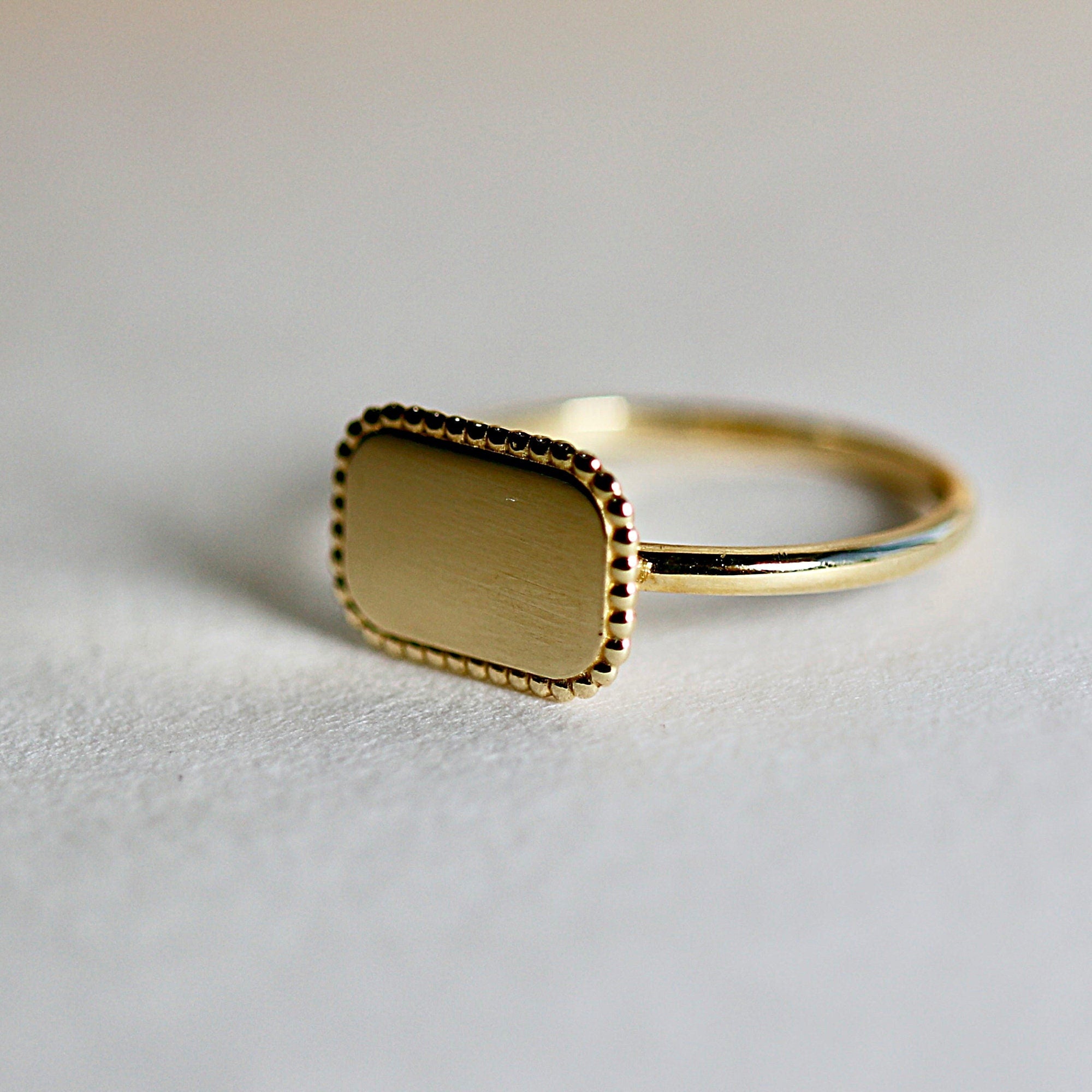 14k Solid Gold Rectangle Engraved Signet Ring For Women - Melt'm Jewelry