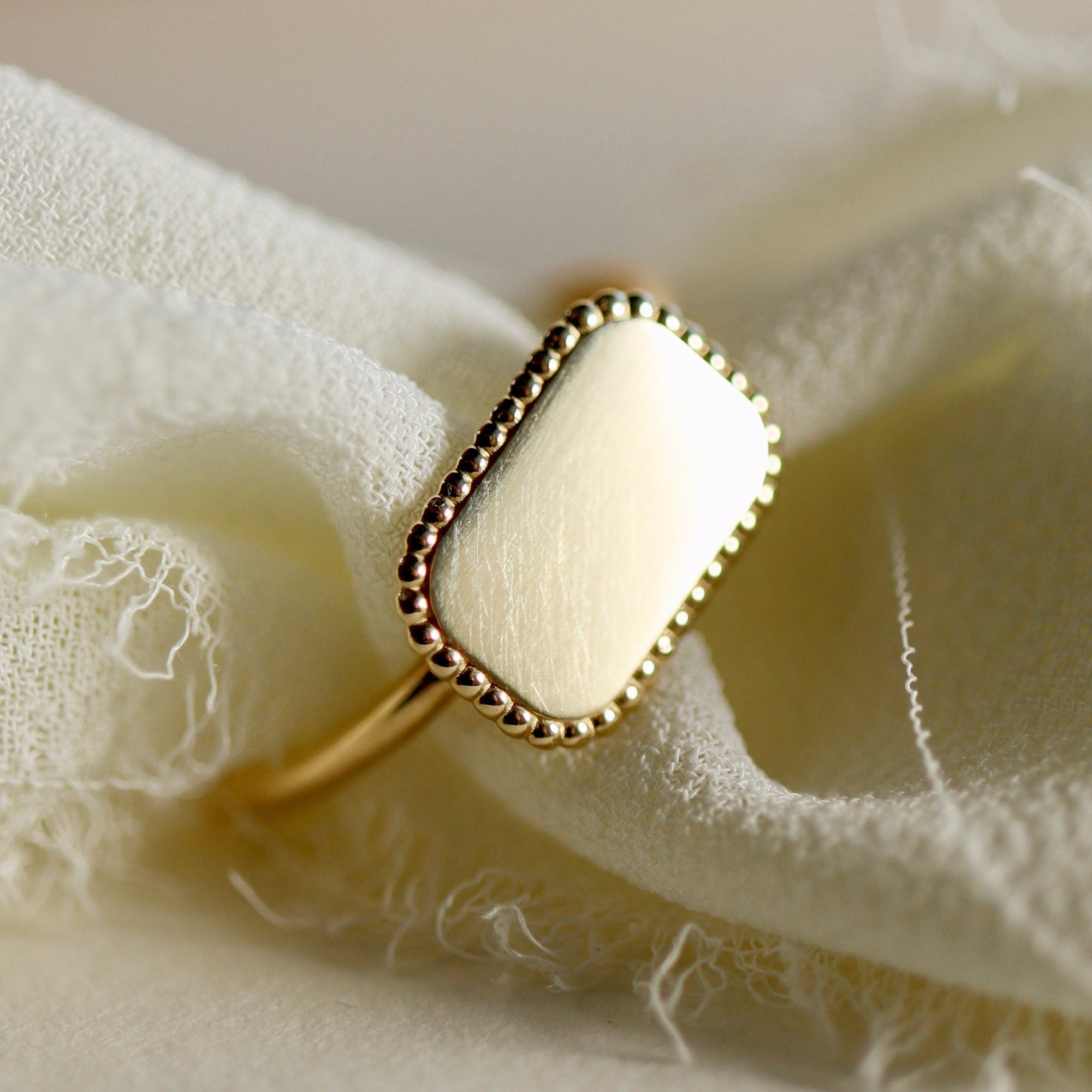 14k Solid Gold Rectangle Engraved Signet Ring For Women - Melt'm Jewelry