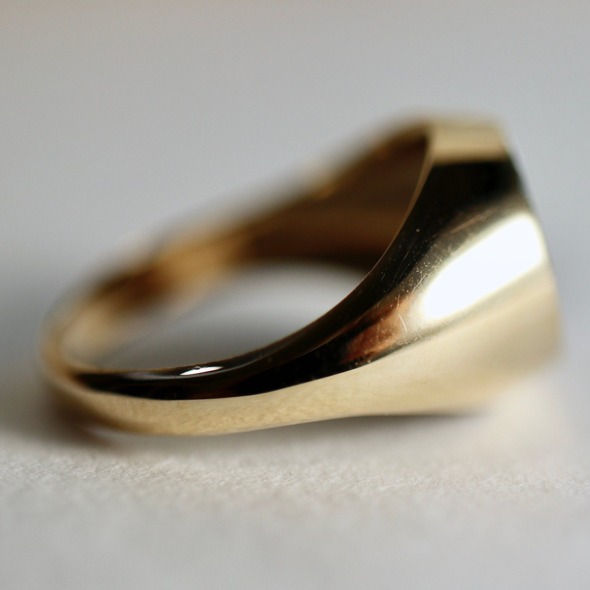 14k Solid Gold Round Signet Ring For Women, Monogrammed Personalized Ring - Melt'm Jewelry