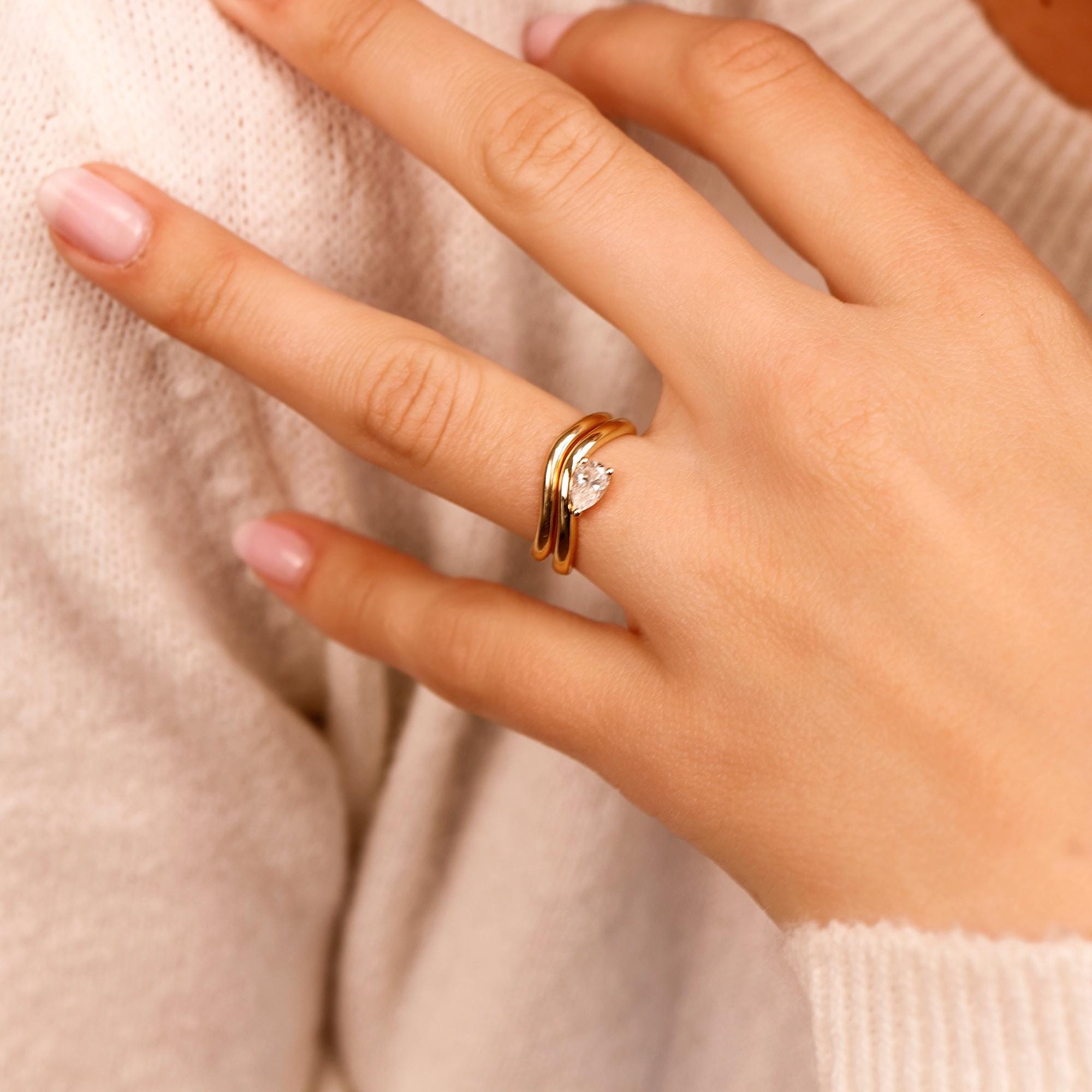 Wavy Wedding Band 14k Gold