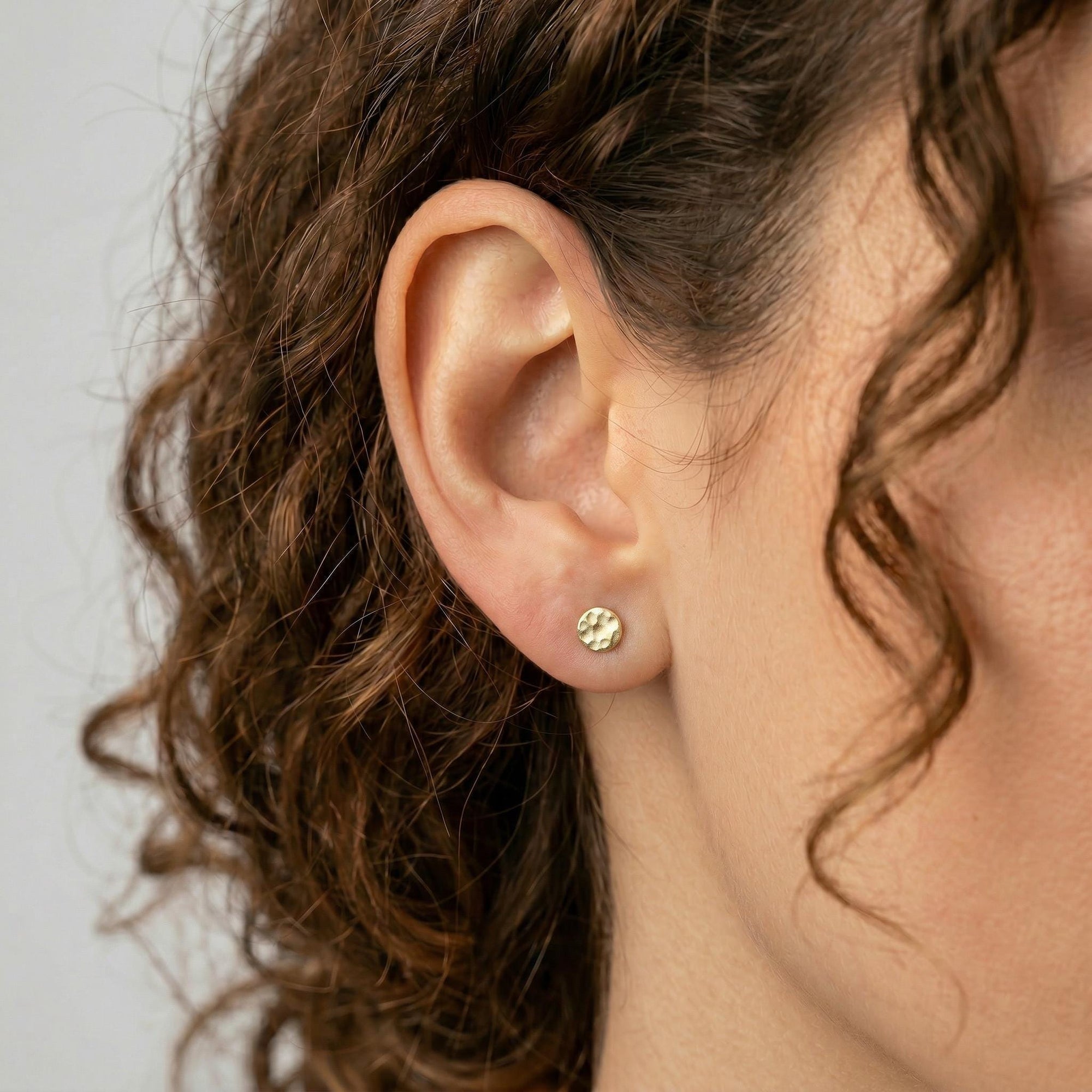14k Solid Gold Stud Earrings - 4mm Hammered Disc Studs - Melt'm Jewelry
