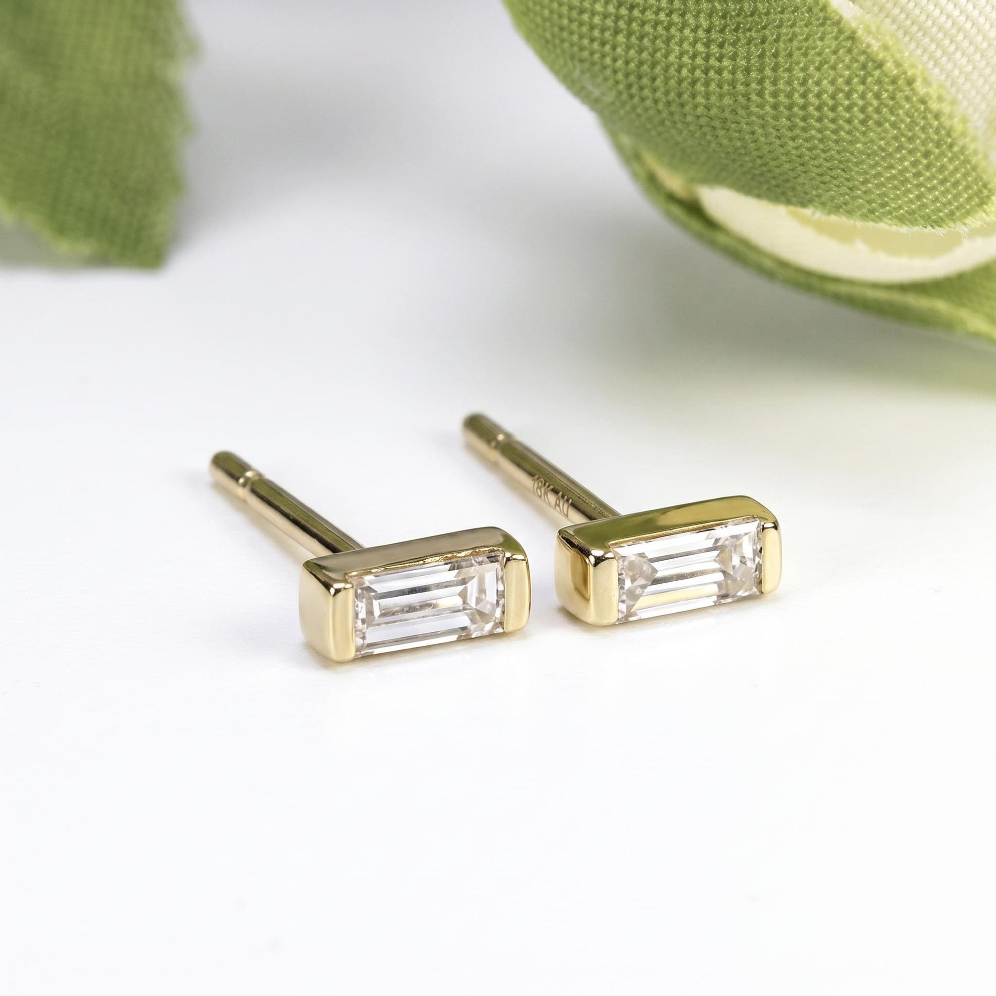 Baguette Diamond Stud Earrings 14k Gold - Melt'm Jewelry