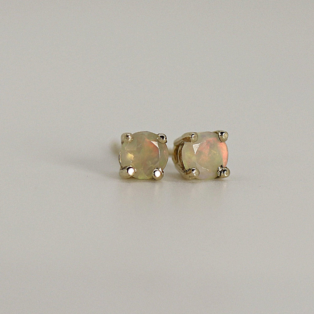 Round Cut Opal Stud Earrings 14k Gold - Melt'm Jewelry