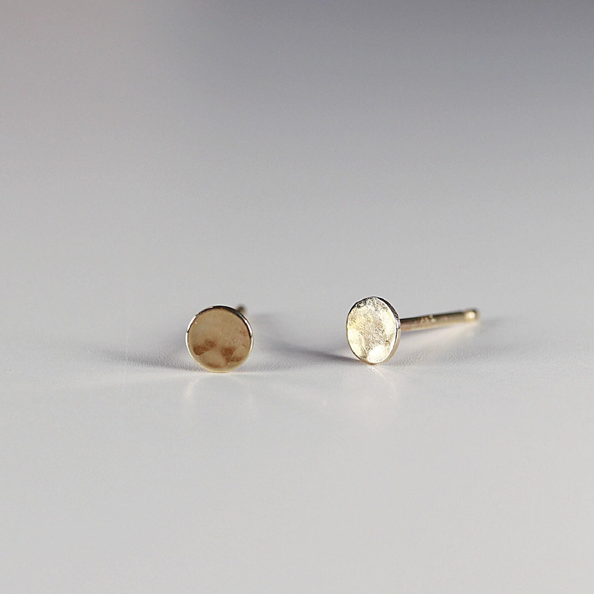 14k Solid Gold Stud Earrings - 4mm Hammered Disc Studs - Melt'm Jewelry