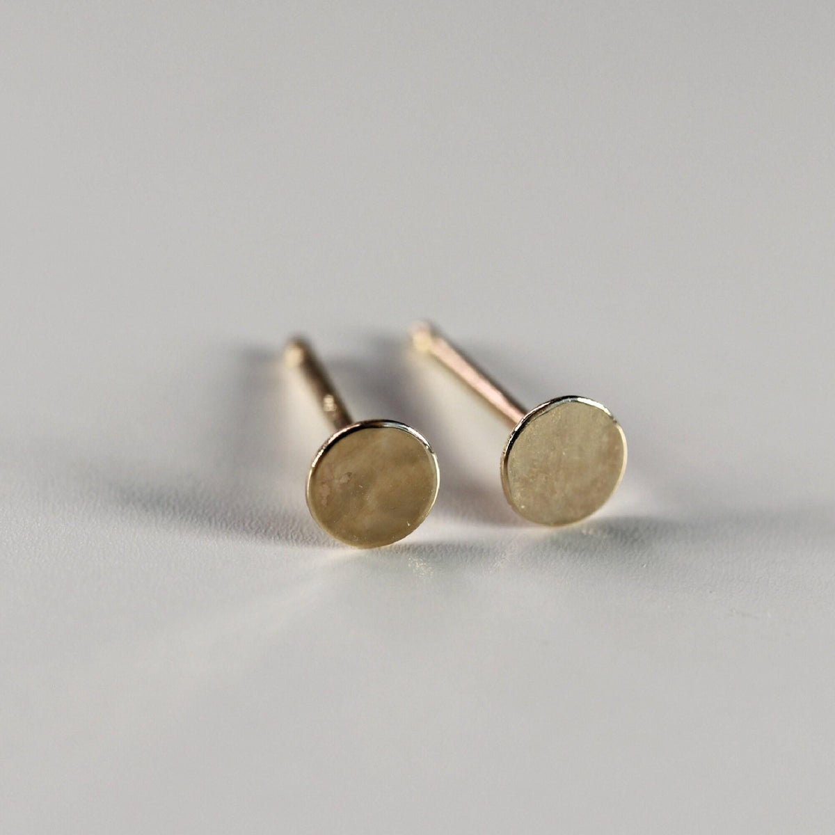 14k Solid Gold Stud Earrings - 4mm Hammered Disc Studs - Melt'm Jewelry