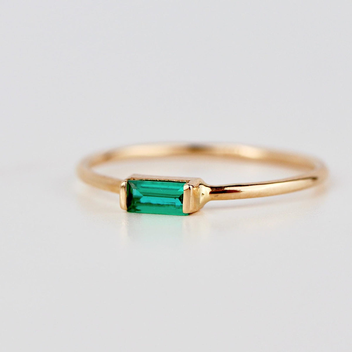 Minimalist Baguette Emerald Ring 14k Gold - Melt'm Jewelry