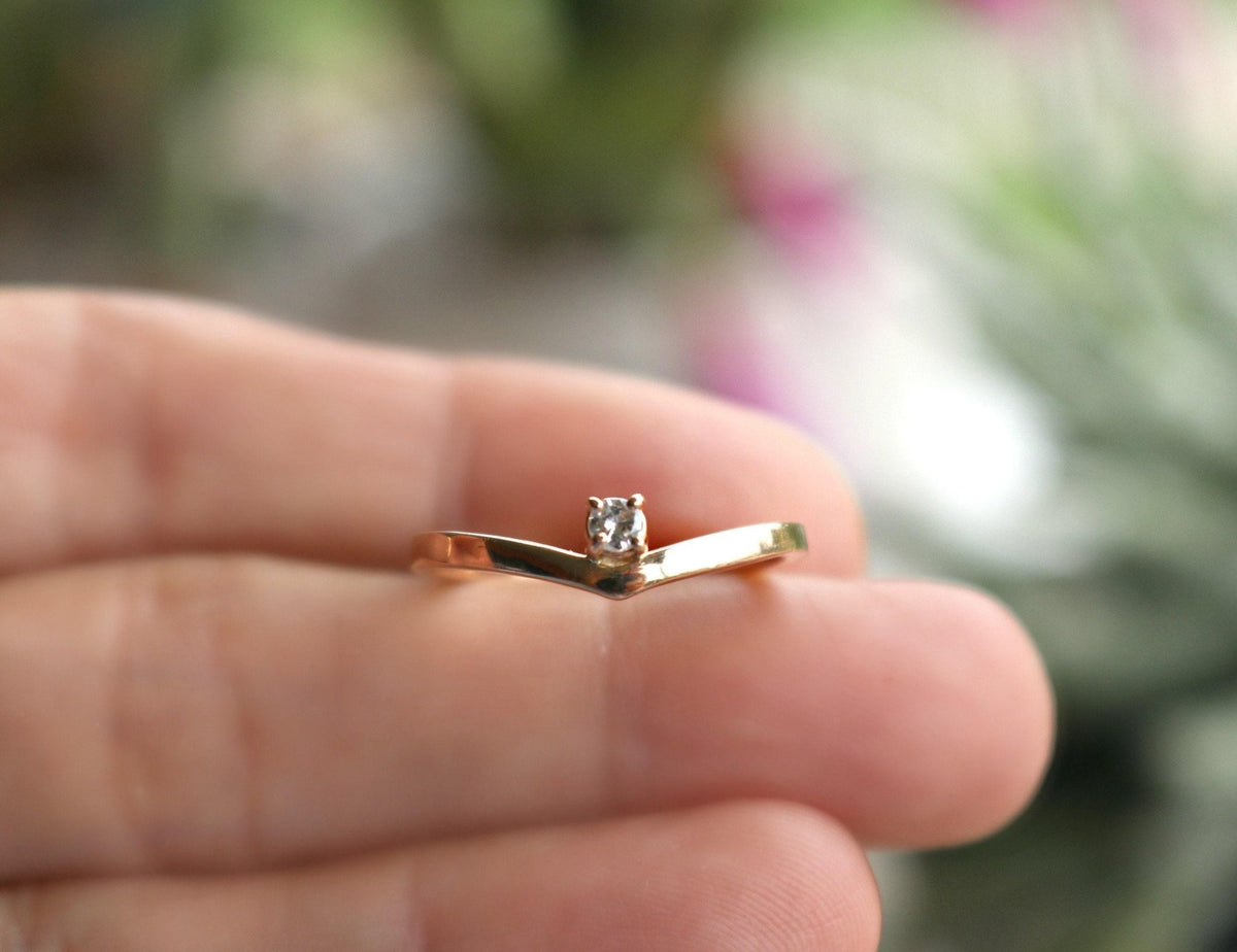 14k Gold Chevron Diamond Wedding Band Ring - Melt'm Jewelry