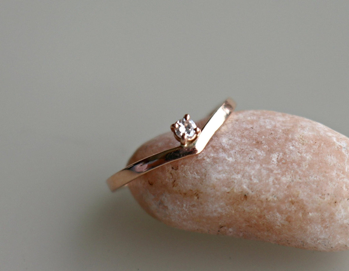 14k Gold Chevron Diamond Wedding Band Ring - Melt'm Jewelry