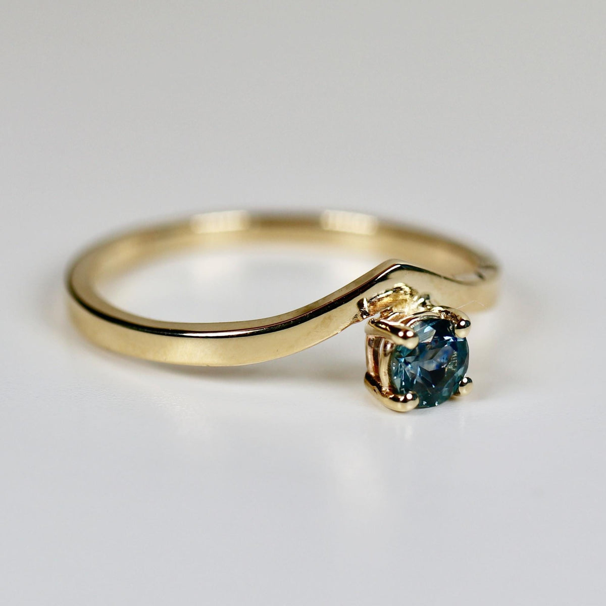 Montana Sapphire V Shaped Ring 14k White Gold - Melt'm Jewelry