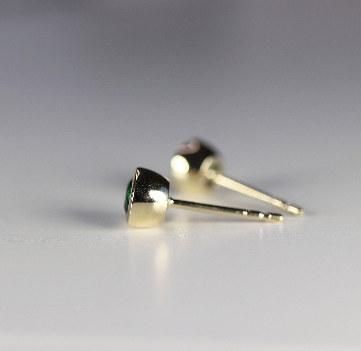 14k Gold Bezel Set Emerald Stud Earrings - Melt'm Jewelry