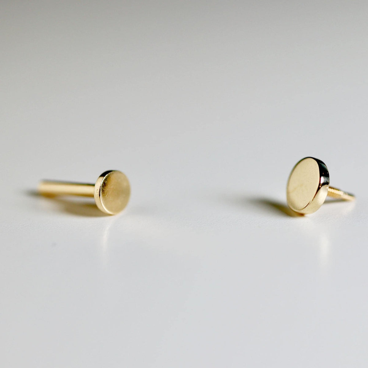 Tiny Gold Circle Cartilage Earrings in 14k Gold ( SINGLE OR PAIR ) - flat back internally threaded labret studs - Melt'm Jewelry