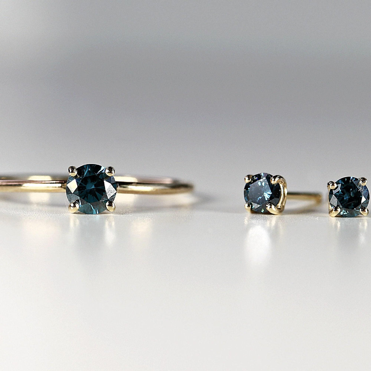 14k Gold Minimalist Blue Diamond Engagement Ring - Melt'm Jewelry