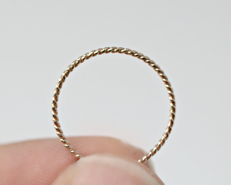 Dainty Gold Stacking Ring Minimalist Ring Gold Filled, Hammered Gold Ring, Delicate Twisted Ring, Thin Stack Rings