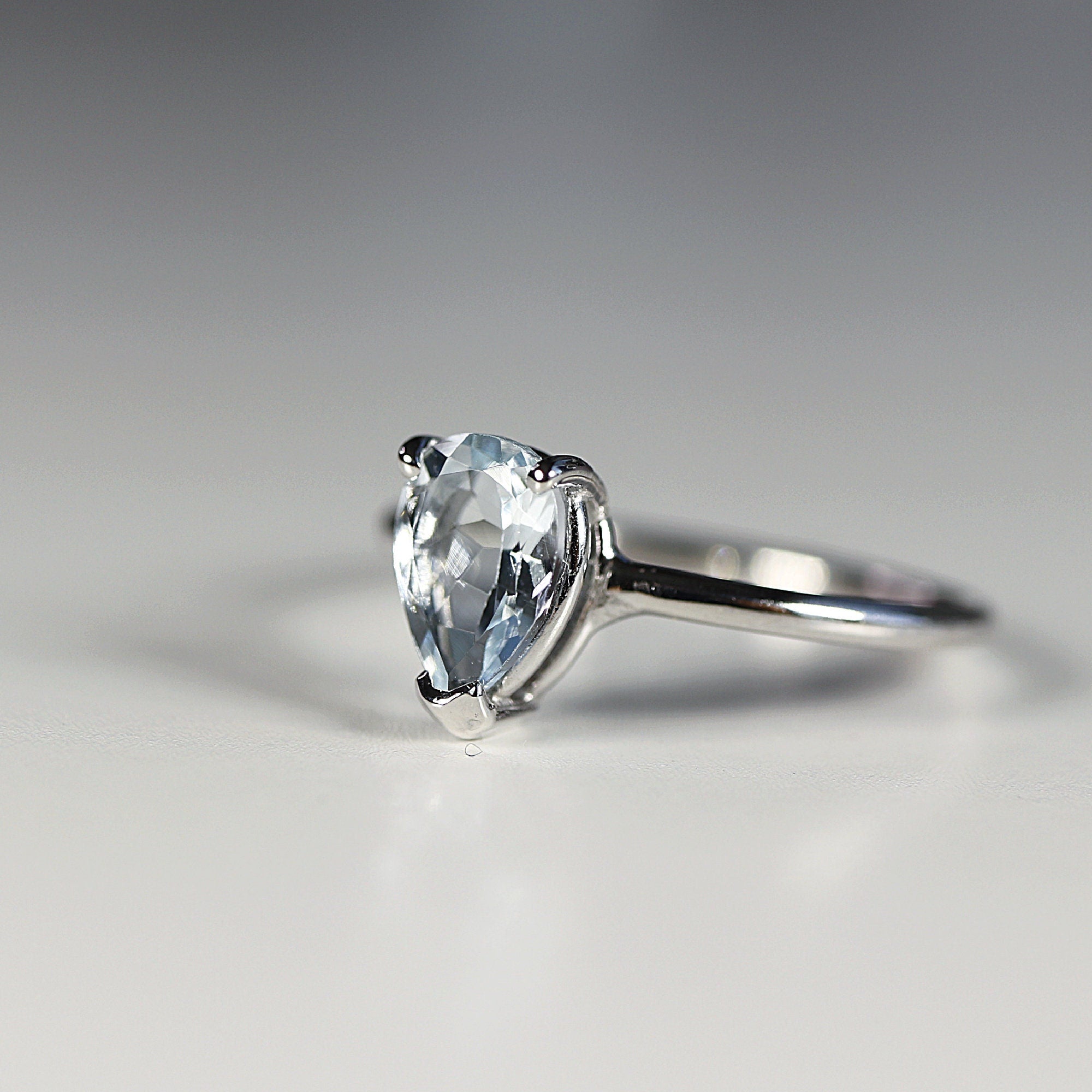 14k White Gold Pear Aquamarine Ring